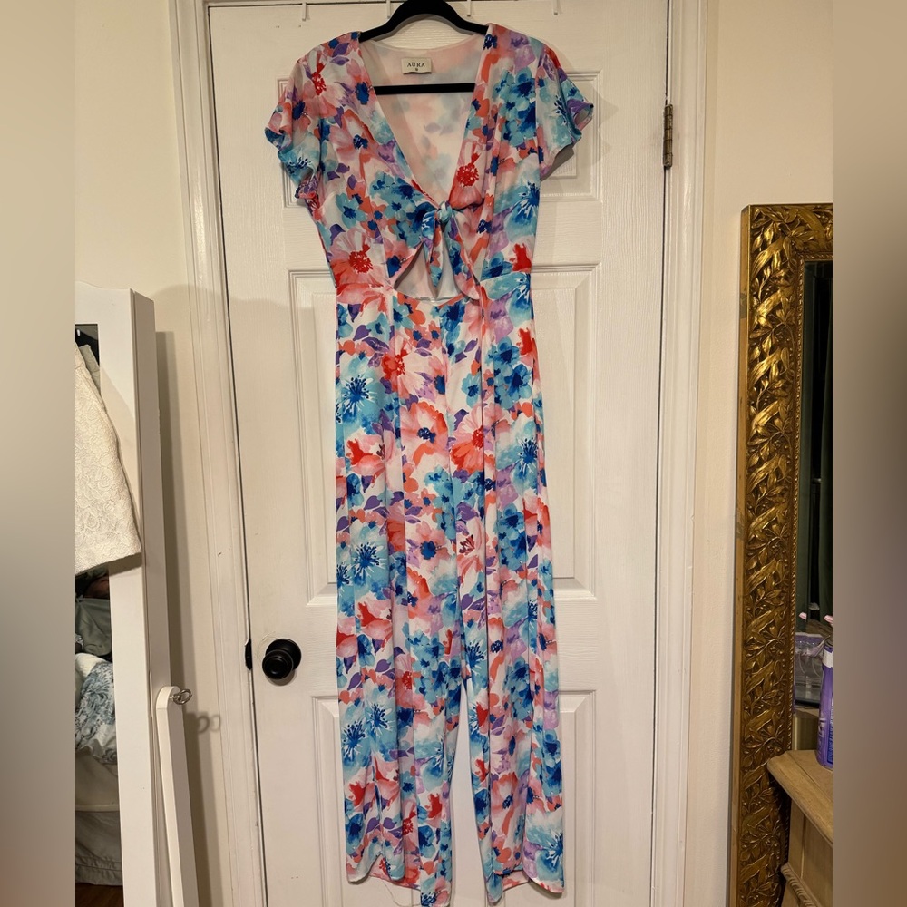 Aura Floral Jumpsuit Cut Out Middle Short Sleeve Size Medium - Picture 2 of 8